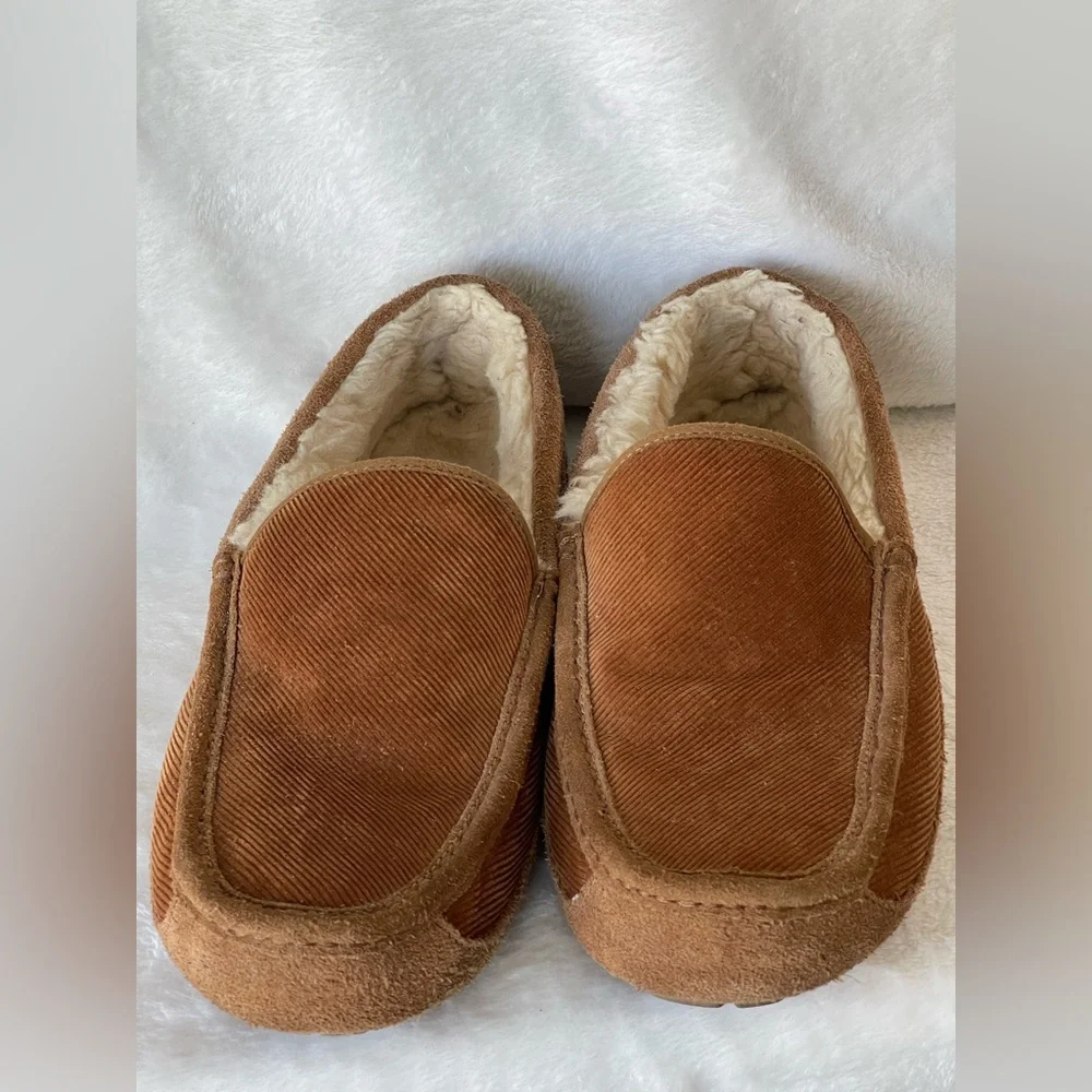 UGG Men's Ascot Corduroy and Leather slippers Sz 11 brown